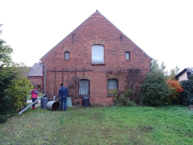 Straßenansicht Stallgebäude